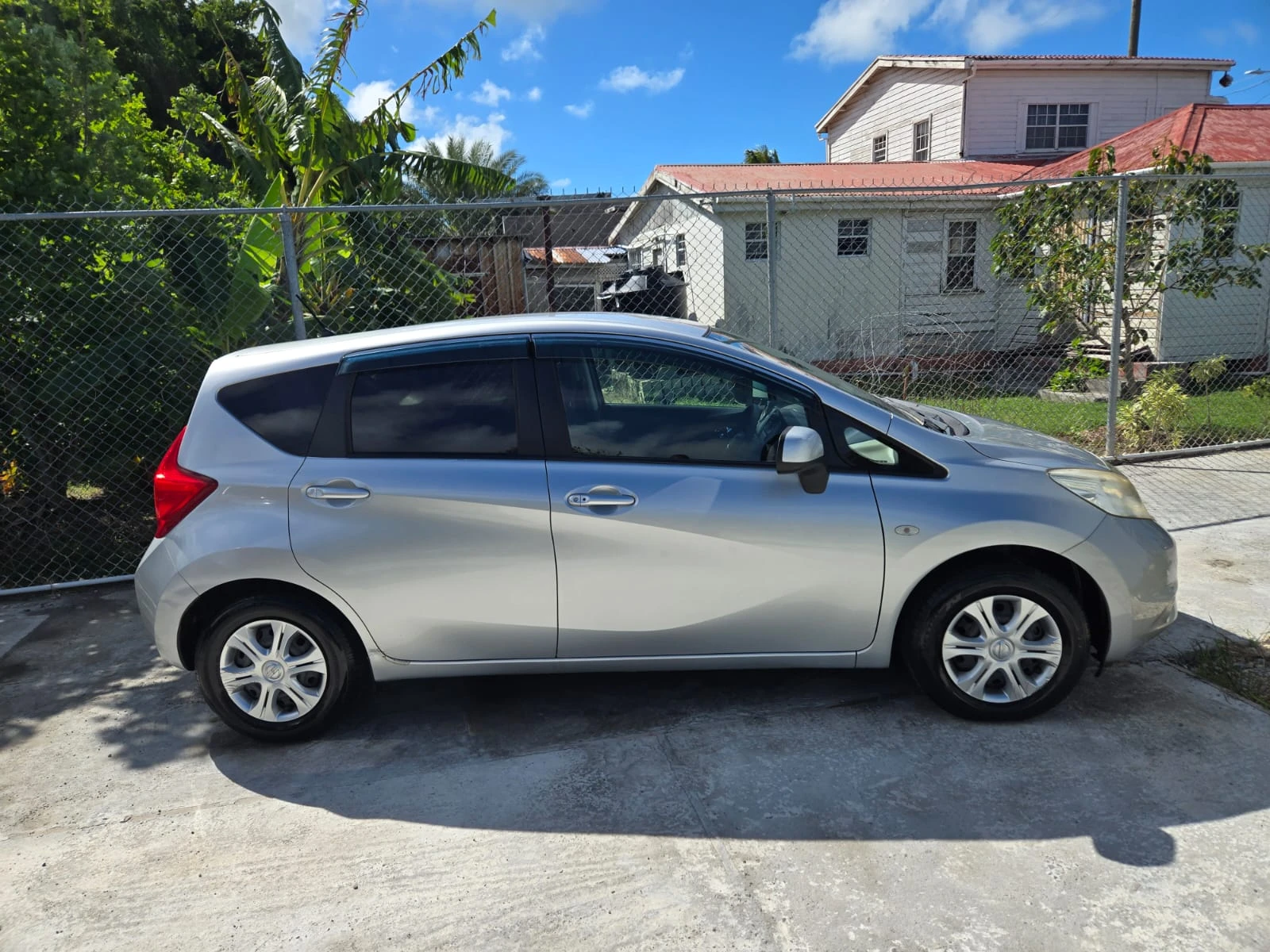 Nissan Note fleet photo 2 of 4